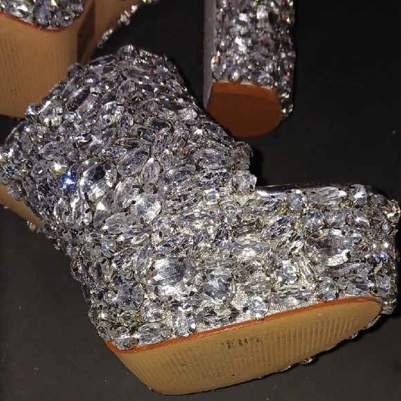 Elegant Silver Women's Heels - Picture 8 of 9